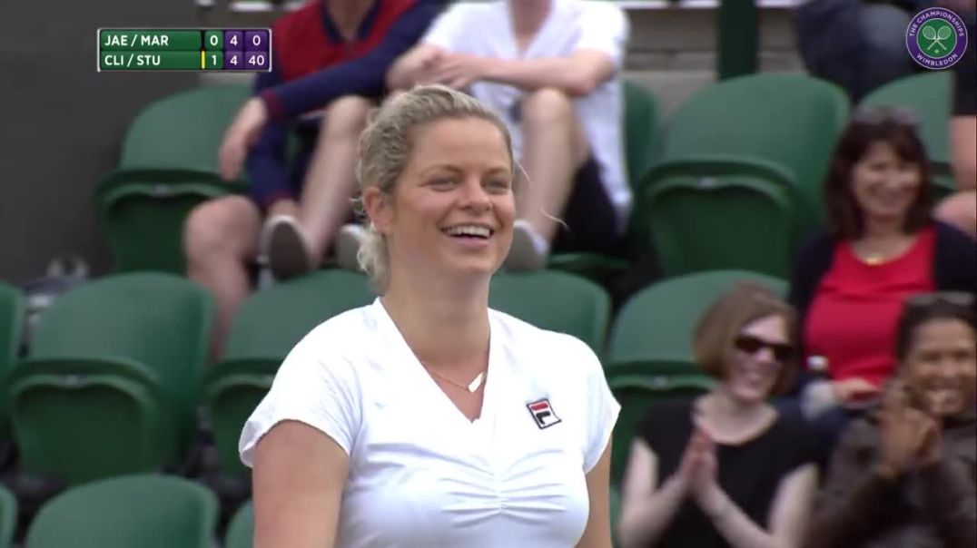 Kim Clijsters gives man tennis skirt for hit at Wimbledon